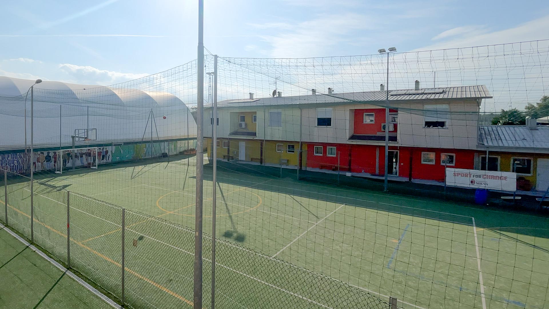 Il campo sportivo di KAIR&Oacute;S