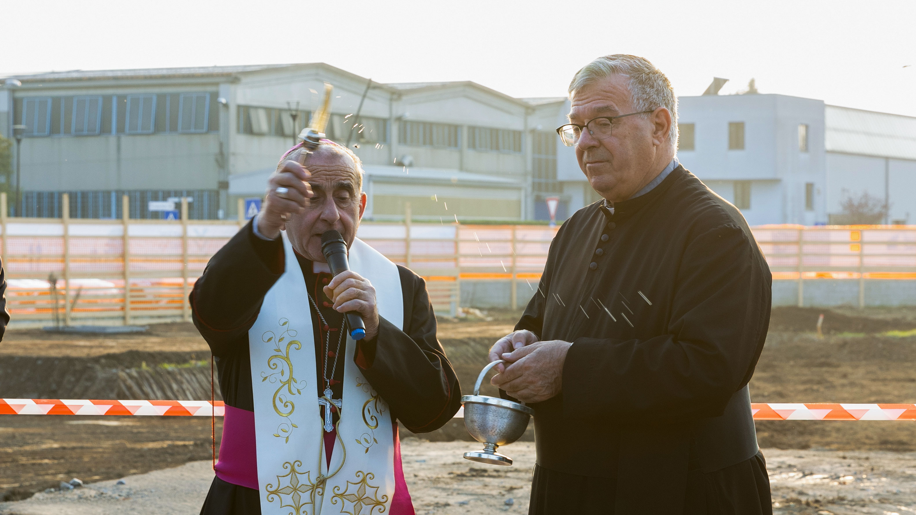 La benedizione dell'Arcivescovo Mario Delpini al cantiere del nuovo Polo di Eccellenza Alzheimer&nbsp;