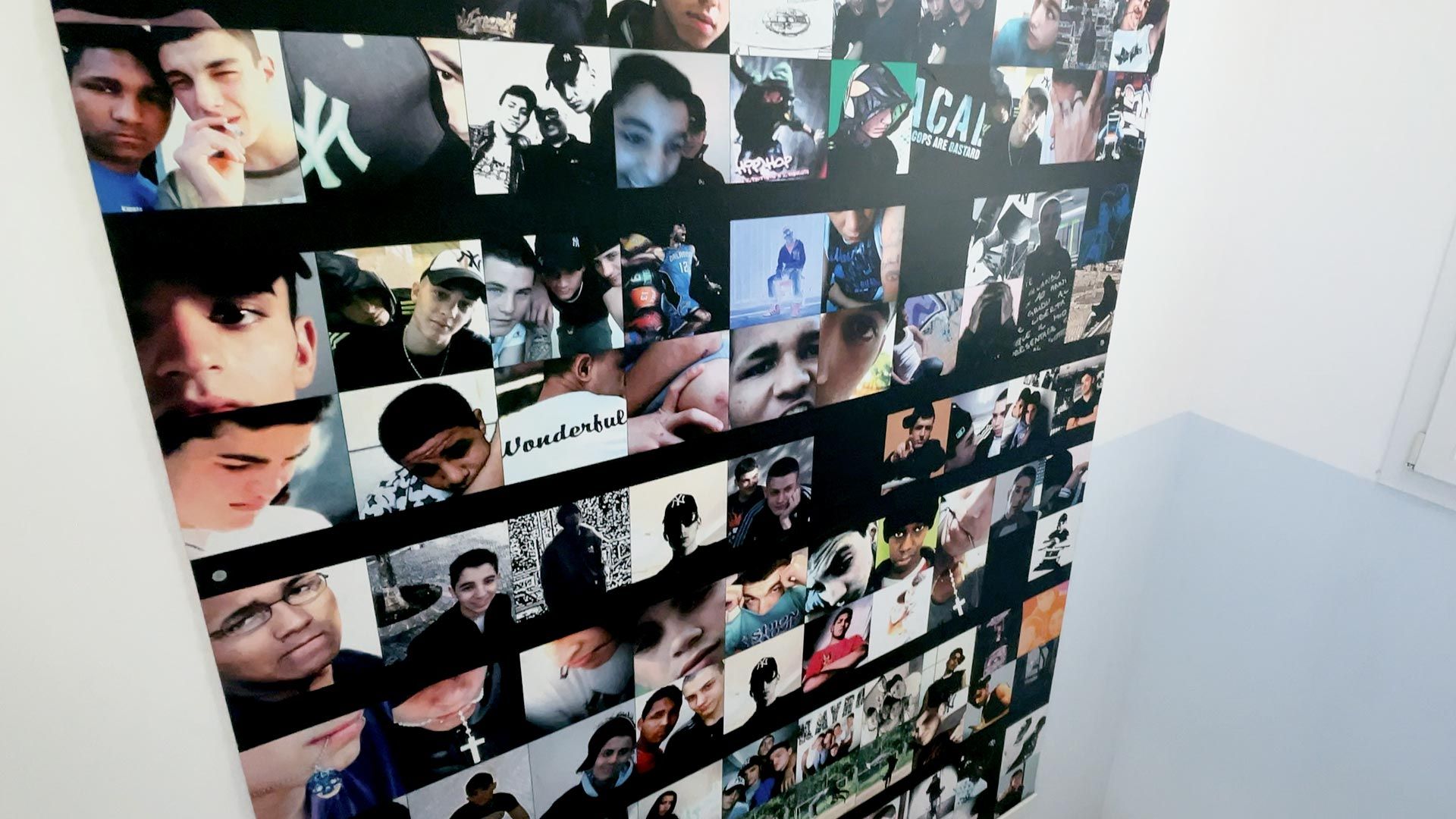 Pannello con alucne foto dei ragazzi di KAIRÓS