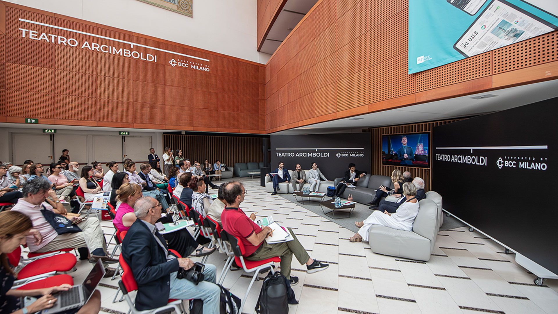 Il foyer del TAM che ha ospitato la conferenza stampa della Stagione 2025-2026 del Teatro Arcimboldi BCC Milano