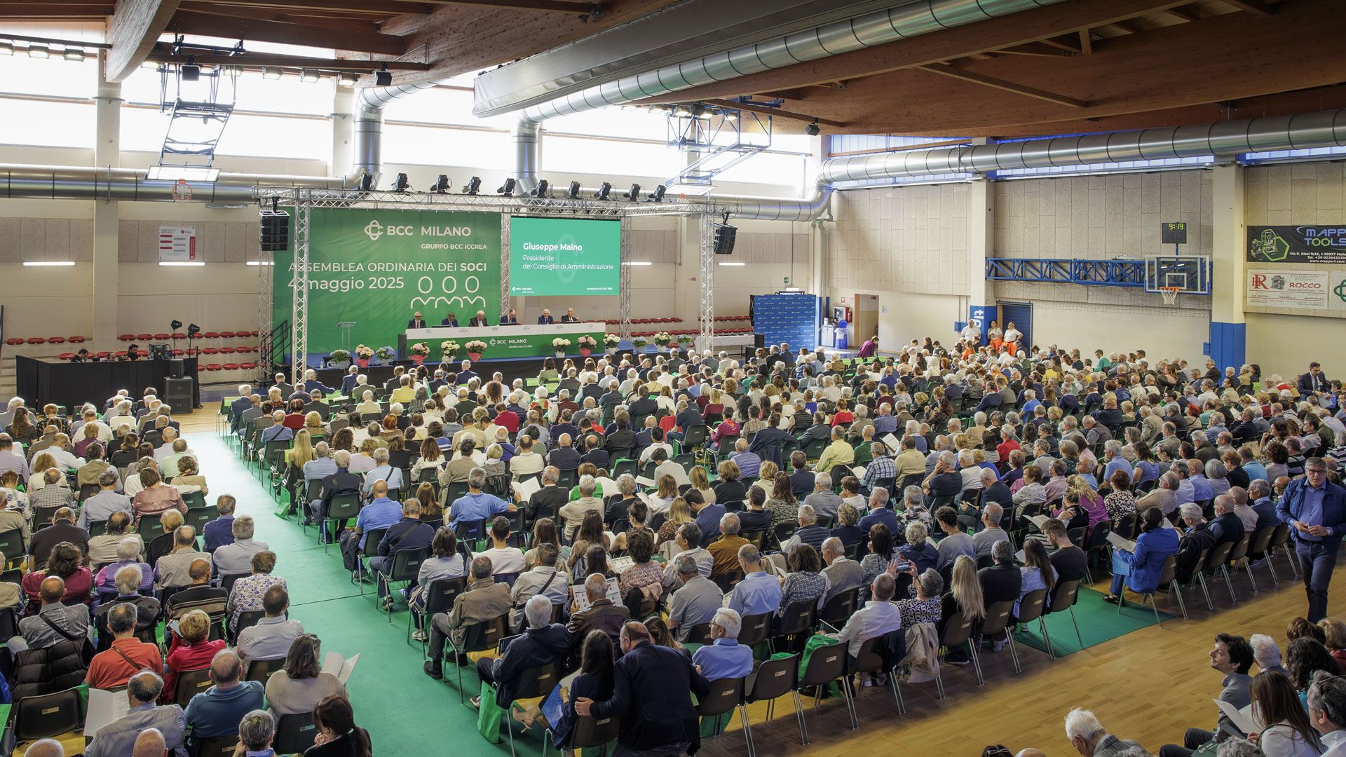 Il Palazzetto dello sport di Carugate, sede dell'assemblea sociale